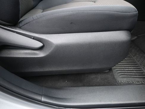 Certified 2023 Toyota Highlander LE image 12