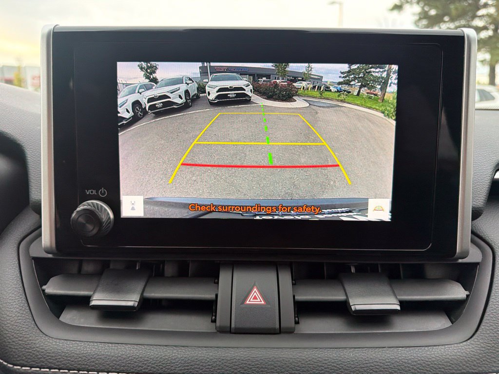 Used 2025 Toyota RAV4 LE AWD/4WD image 32