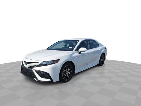 Used 2022 Toyota Camry SE FWD image 4