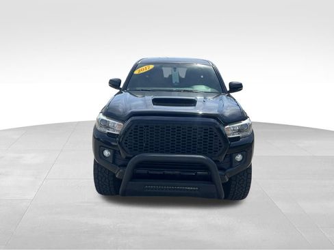 Used 2017 Toyota Tacoma TRD Sport image 9