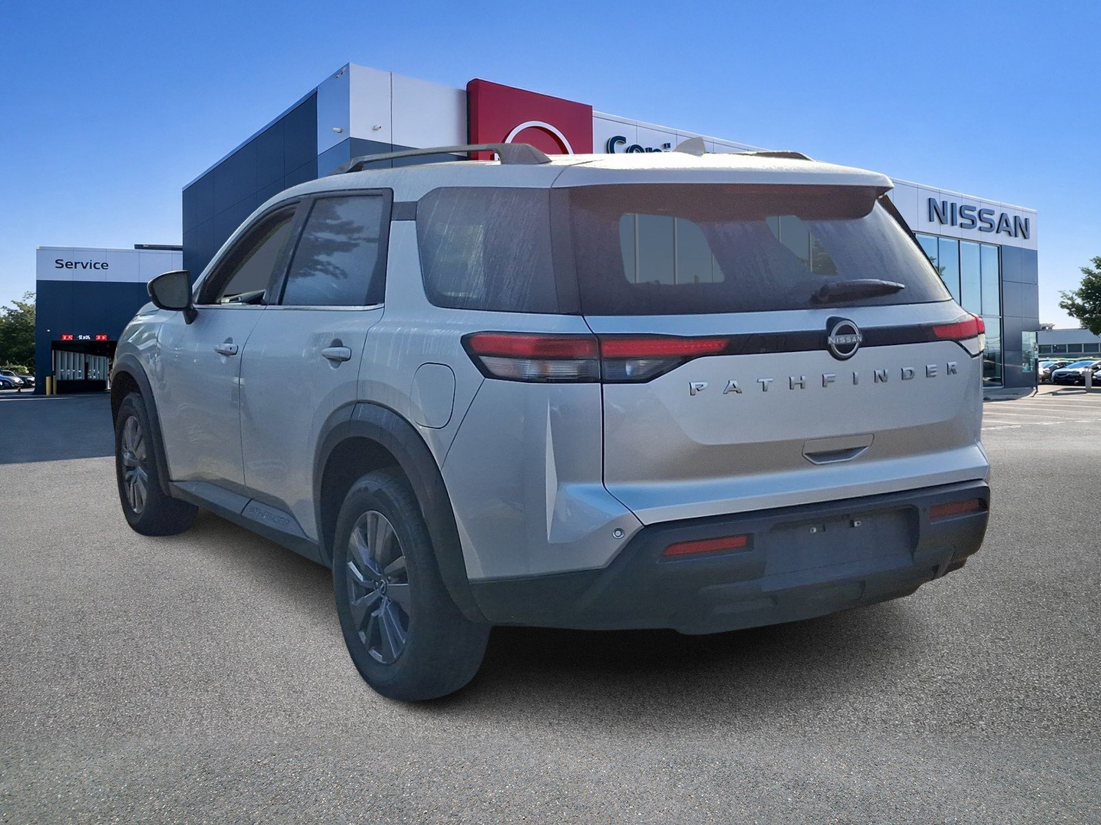Used 2025 Nissan Pathfinder SV FWD image 4