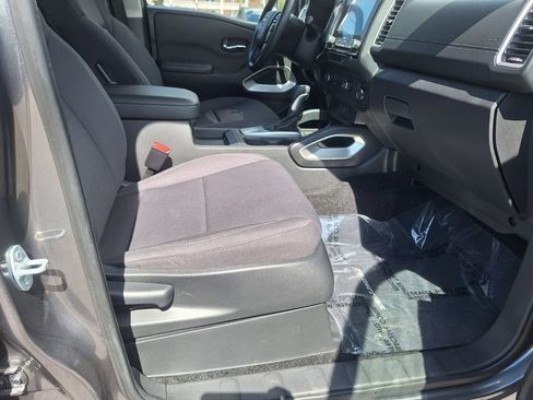 Used 2024 Nissan Frontier SV image 25