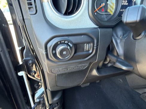 Used 2026 Jeep Wrangler Unlimited Sahara w/ Technology Group AWD/4WD image 25