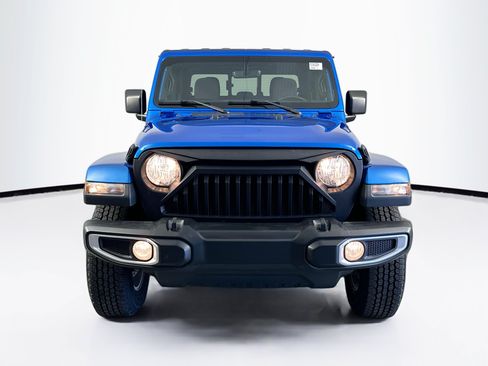 Used 2023 Jeep Gladiator Sport AWD/4WD image 2