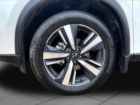 Used 2024 Nissan Rogue SL w/ SL Premium Package FWD image 11