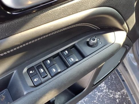 Used 2023 Jeep Compass Latitude w/ Convenience Group AWD/4WD image 7
