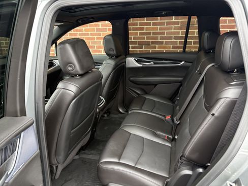Used 2023 Cadillac XT6 Premium Luxury image 4