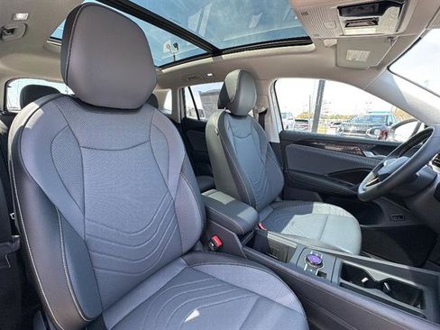 New 2026 Volkswagen Tiguan SE FWD image 8