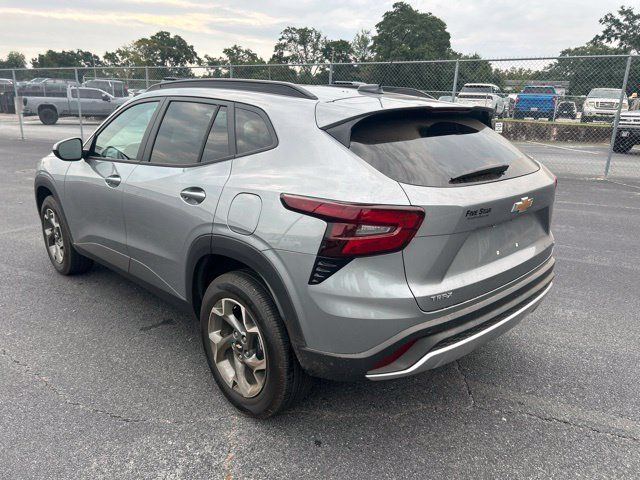 Used 2026 Chevrolet Trax LT w/ Driver Confidence Package FWD image 3