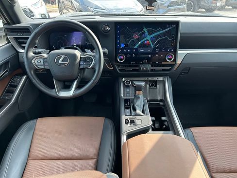 Used 2025 Lexus GX 550 w/ Accessory Package (31) AWD/4WD image 19