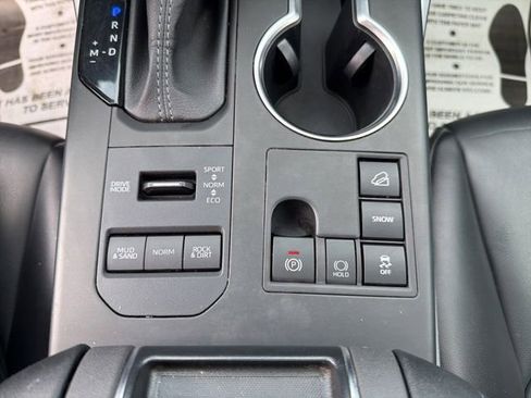 Used 2023 Toyota Highlander XLE image 27