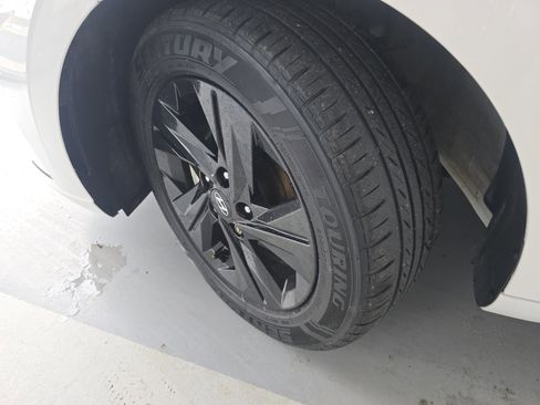 Used 2023 Hyundai Elantra Blue image 10