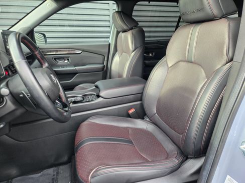 Used 2025 Honda Pilot Black Edition image 20