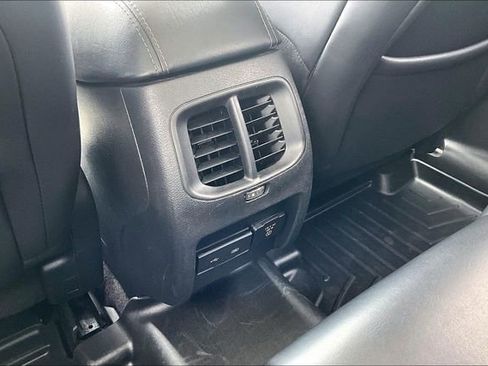 Used 2019 Jeep Cherokee Limited AWD/4WD image 10