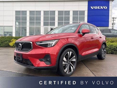 Used 2023 Volvo XC40 B5 Plus w/ Driver Assist Package AWD/4WD image 1