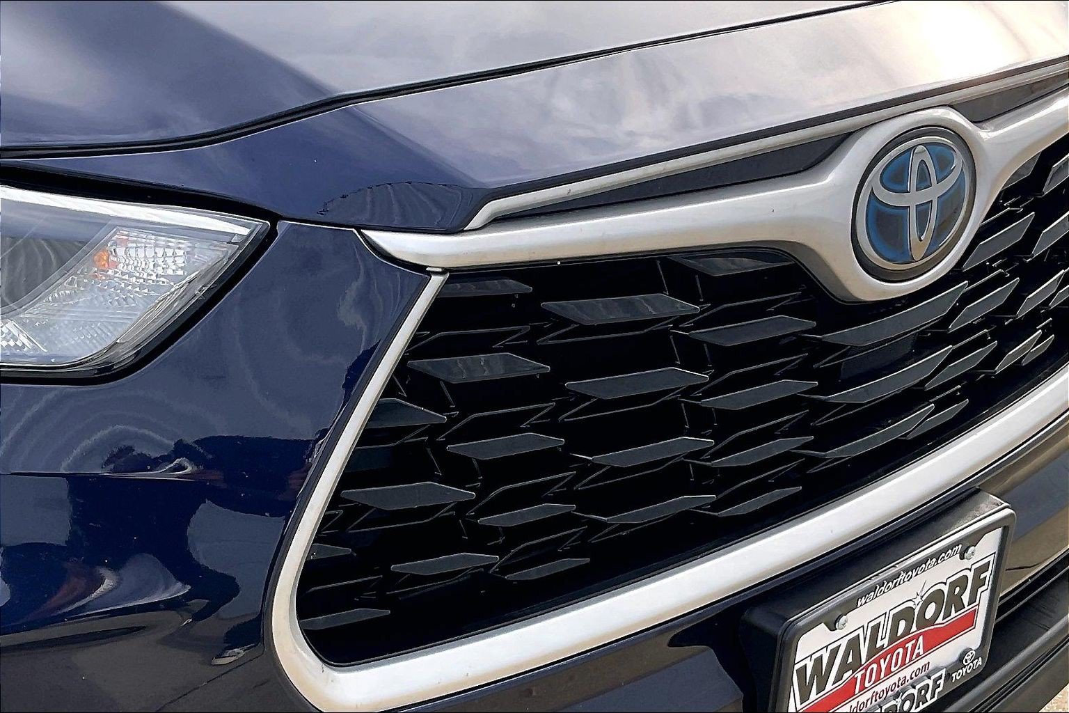 Used 2021 Toyota Highlander XLE AWD/4WD image 36