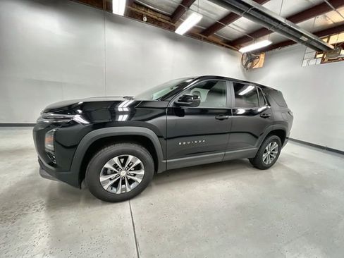 Certified 2025 Chevrolet Equinox LT w/ Safety and Technology Package FWD image 5
