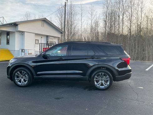 New 2026 Ford Explorer Active w/ Active Comfort Package image 8