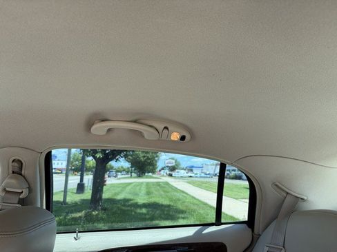 Used 2001 Lincoln Town Car Cartier image 14