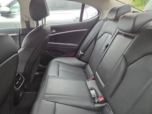 Used 2025 Genesis G70 2.5T RWD image 3