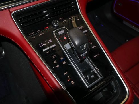 Used 2022 Porsche Panamera image 27