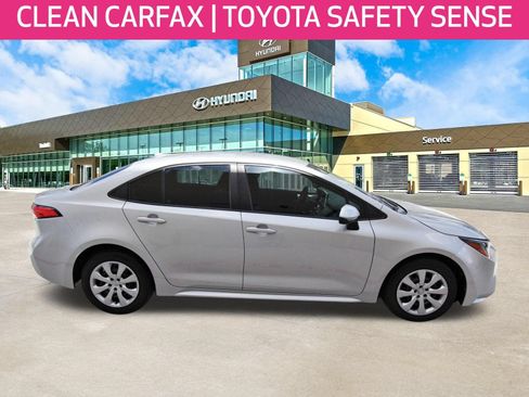 Used 2020 Toyota Corolla LE FWD image 4
