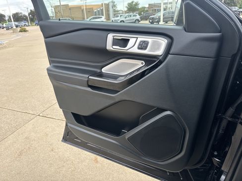 Used 2023 Ford Explorer ST w/ Equipment Group 401A AWD/4WD image 14