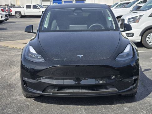 Used 2024 Tesla Model Y Long Range image 2
