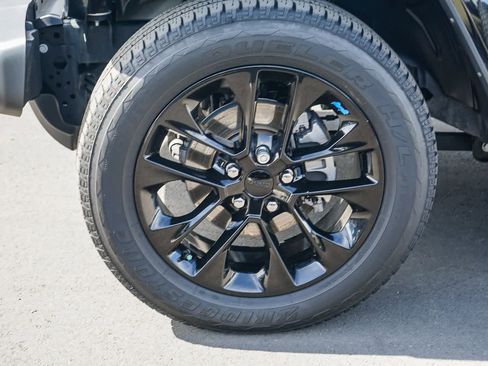 Used 2023 Jeep Wrangler Sahara image 9