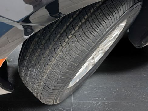 Used 2024 Chrysler Pacifica Touring-L FWD image 36