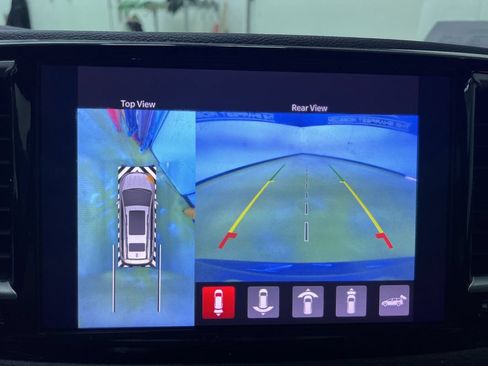Used 2023 Chrysler Pacifica Pinnacle FWD image 22