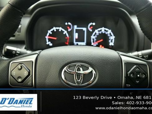 Used 2022 Toyota 4Runner SR5 Premium w/ Moonroof Package AWD/4WD image 29