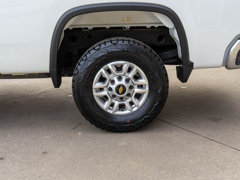 Used 2024 Chevrolet Silverado 2500 LT image 27