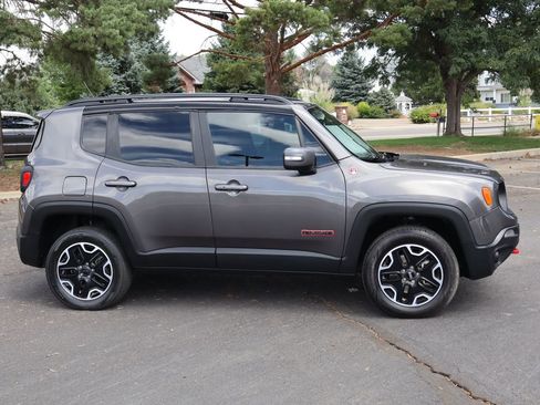 Used 2017 Jeep Renegade Trailhawk AWD/4WD image 3
