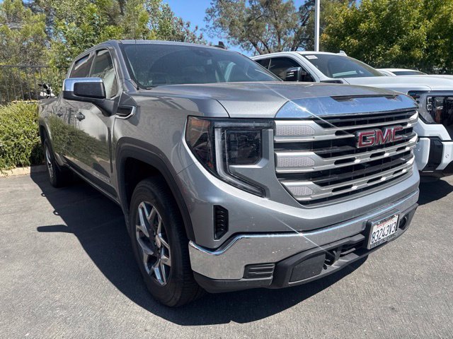 Used 2023 GMC Sierra 1500 SLE AWD/4WD image 1
