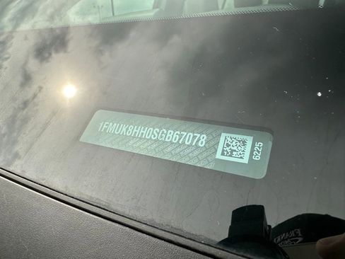 Used 2025 Ford Explorer Platinum w/ LUX Leather Package AWD/4WD image 9