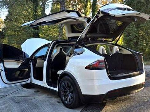 Used 2018 Tesla Model X 75D image 12