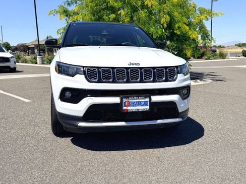 Used 2025 Jeep Compass Limited AWD/4WD image 3