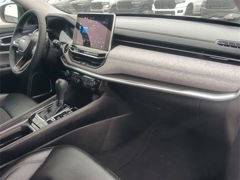 Certified 2022 Jeep Compass Latitude image 26