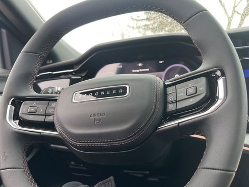 Used 2025 Jeep Wagoneer S Limited image 15