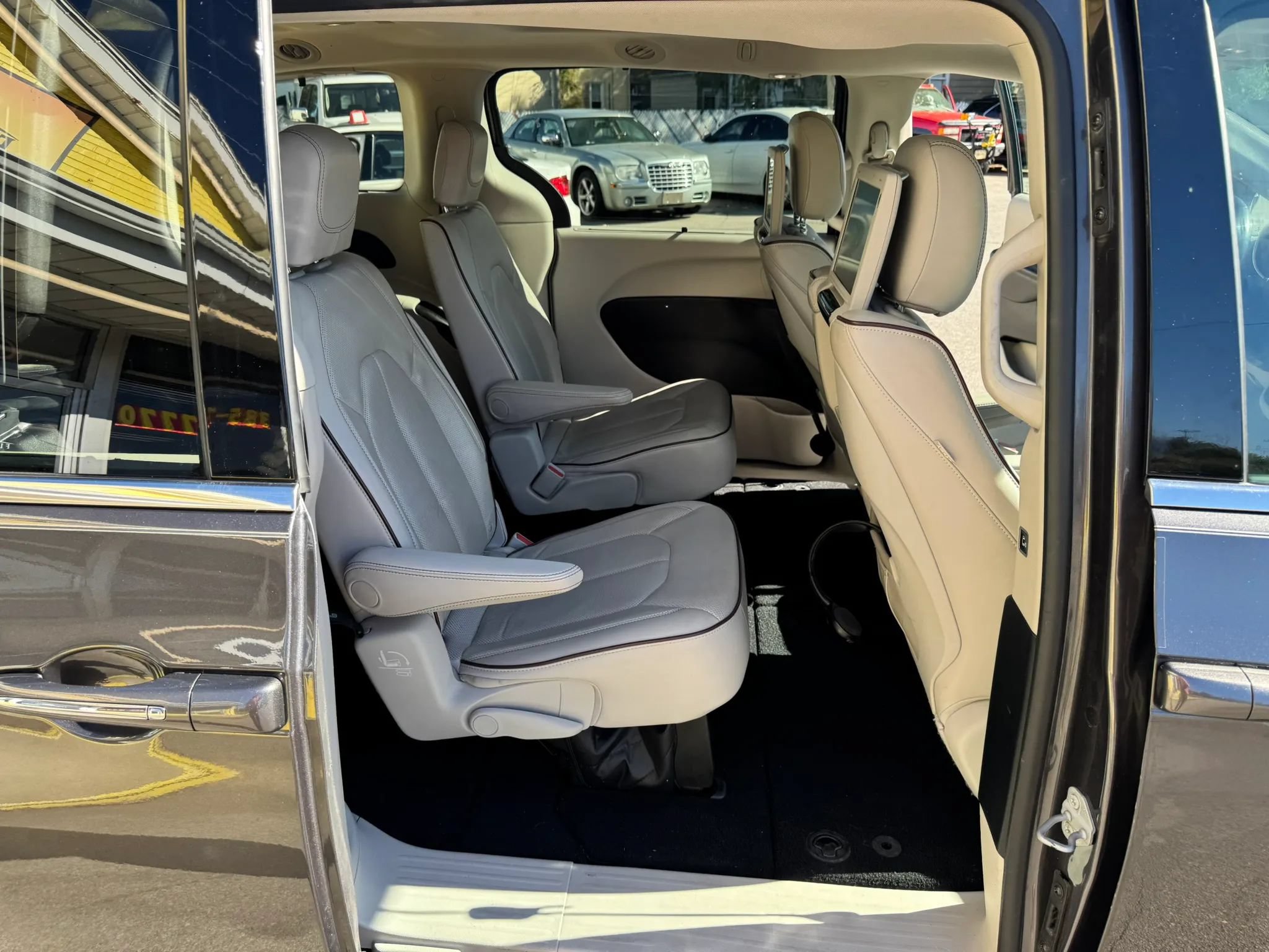 Used 2017 Chrysler Pacifica Limited FWD image 22