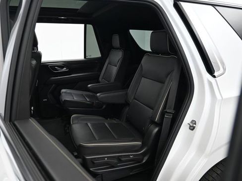 Used 2022 GMC Yukon SLT w/ SLT Premium Package image 26