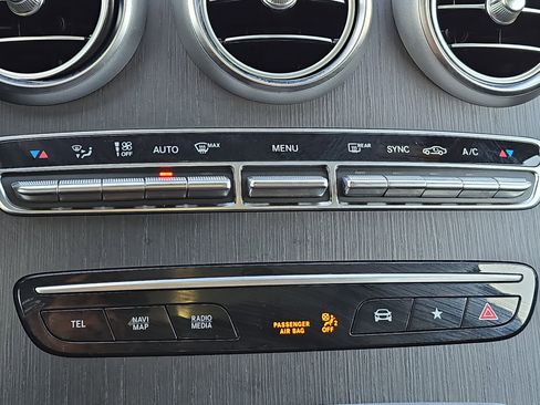 Used 2022 Mercedes-Benz GLC 300 4MATIC w/ Multimedia Package Lite image 24