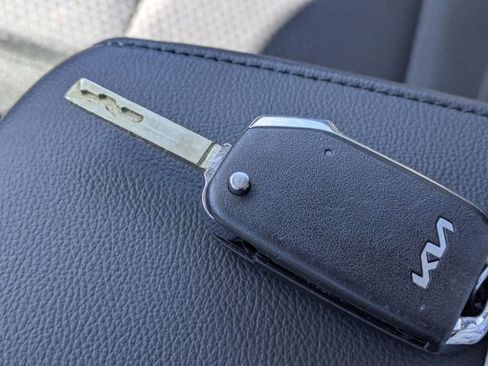 Used 2025 Kia Soul LX image 30