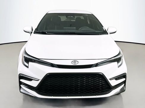 Used 2024 Toyota Corolla SE image 2
