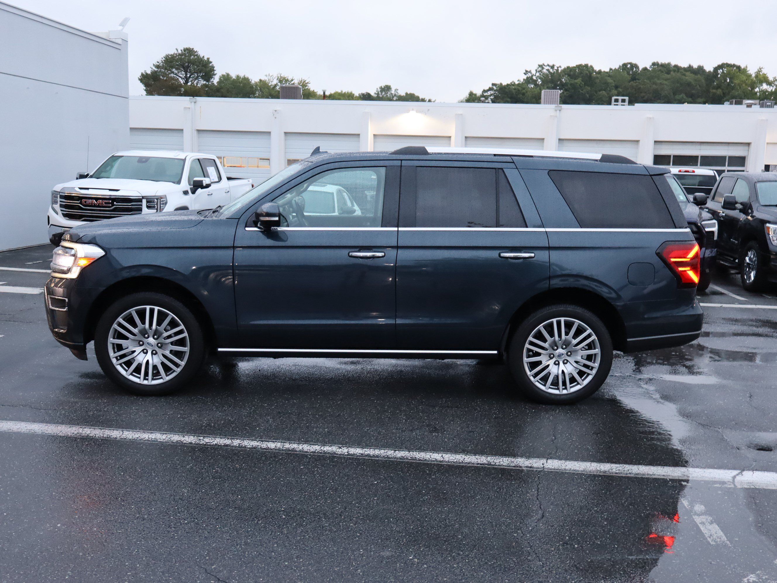 Used 2022 Ford Expedition Limited RWD image 18
