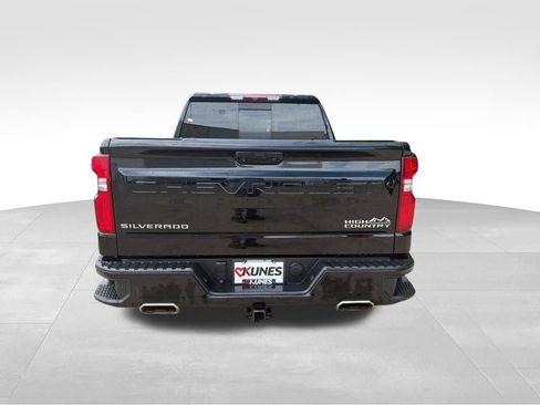Used 2022 Chevrolet Silverado 1500 High Country w/ High Country Premium Package AWD/4WD image 9