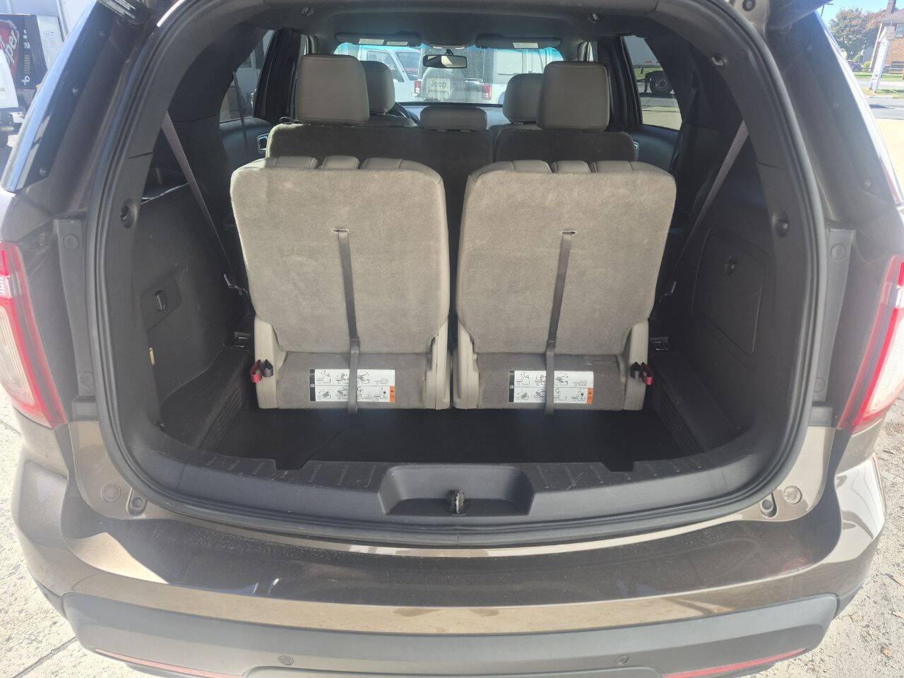 Used 2015 Ford Explorer XLT w/ Equipment Group 202B AWD/4WD image 9