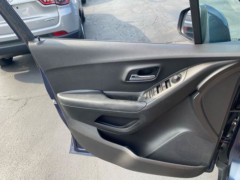 Used 2018 Chevrolet Trax LS FWD image 20
