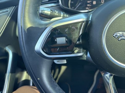 Used 2022 Jaguar F-PACE S image 22